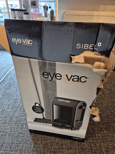 rozbitá krabice vysavač Eye 2