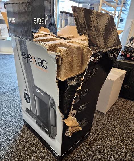 rozbitá krabice vysavač Eye